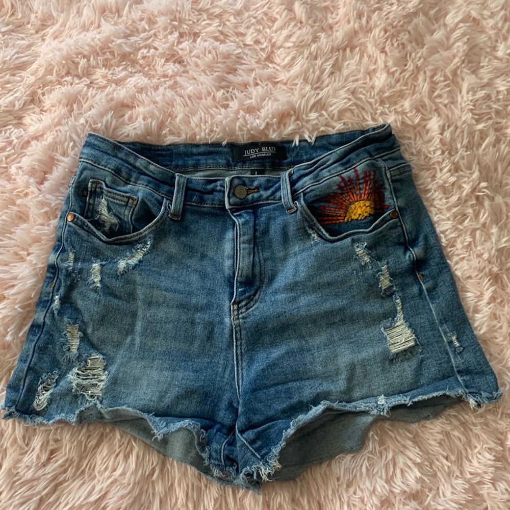 Judy Blue Embroidered Shorts sz L